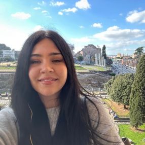 Veronica, Babysitter a Comune di Parma