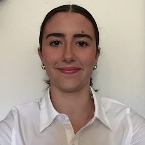 Giulia, Babysitter a Agugliano