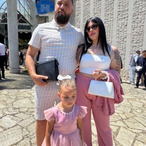 Ambra, Famiglia a Ardea