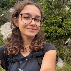 Anna, Babysitter a Polaveno