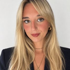 Giulia Isabel, Babysitter a Casletto