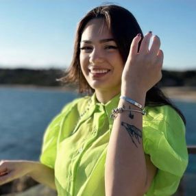 Nina, Babysitter a Crotone