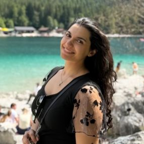 Kiana, Babysitter in Caserta