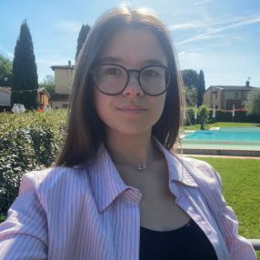 Camilla, Babysitter a Limite Sull'Arno