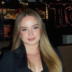 Giada, Babysitter a Usmate-velate