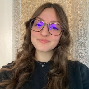 Rebecca, Babysitter a Confienza