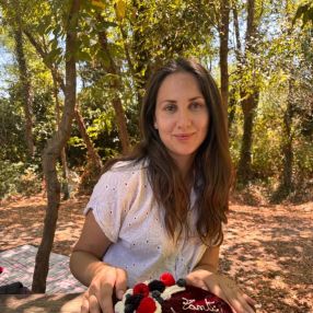 Suada, Babysitter a Malnate