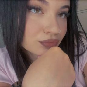 Alessia, Babysitter a Travedona Monate
