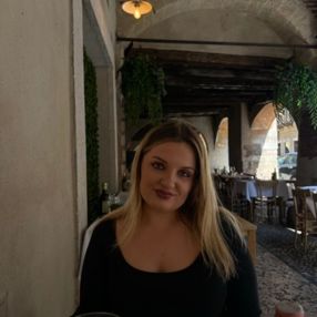 Giulia , Babysitter a Villa Fornaci