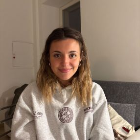 Camilla, Babysitter a Bareggio