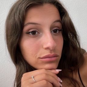 Gloria, Babysitter in Provincia di Como