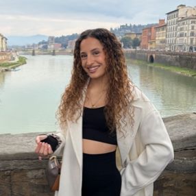 Arianna, Babysitter a Tecchiena