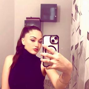 Nicole, Babysitter a Lazzate