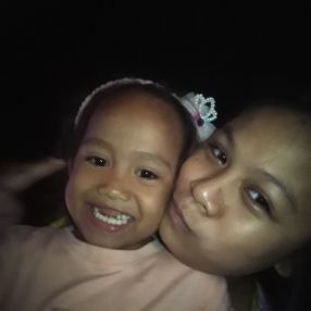 Sheanah, Babysitter a Lomagna