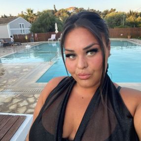 Melania Iris, Babysitter a Portici