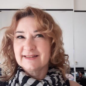 Nensi, Babysitter a Induno Olona