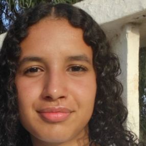 Hiba, Babysitter a Brandico