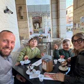 Chiara, Famiglia a Roseto degli Abruzzi