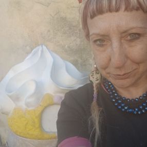 Tecla, Babysitter a Pisa