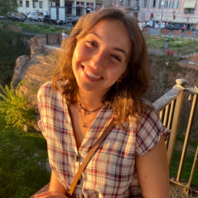 Nives, Babysitter a Provincia di Sondrio