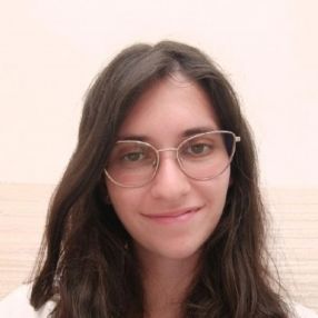 Manuela, Babysitter a Corato