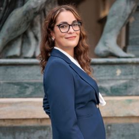Elena, Babysitter a Carrara