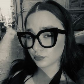 Micol, Babysitter in Noto