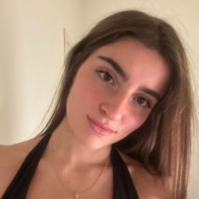 Gemma, Babysitter a Marina di Massa