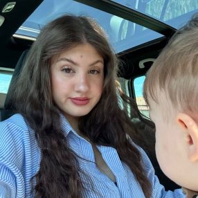 Bianca Lavinia, Babysitter a Vallonga