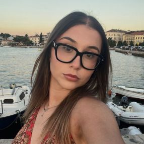 Aurora, Babysitter a Feltre