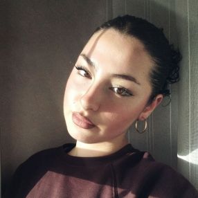 Desiré, Babysitter a Bronte