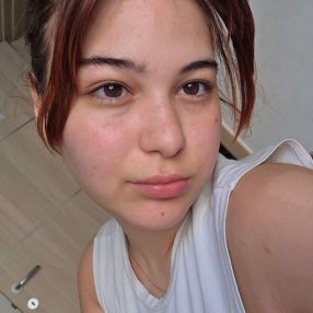 Gloria, Babysitter a Lequile