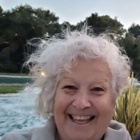 Alicia, Babysitter a Pezze di Greco