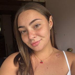 Giulia, Babysitter a Provincia di Lucca