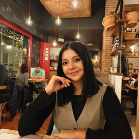 Karinna, Babysitter a Carugo