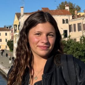 Rebecca, Babysitter a Bologna