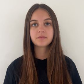 Ernisa, Babysitter a Urago D'oglio
