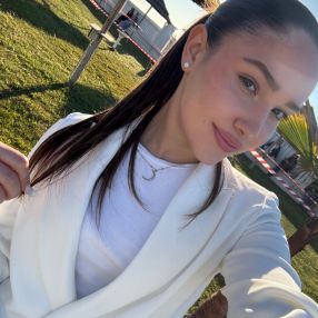 Ilary, Babysitter a Valle Martella
