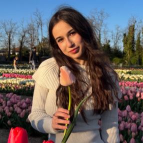 Giulia, Babysitter a Marcallo con Casone