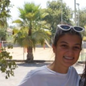Adele, Babysitter a Aci Sant'antonio