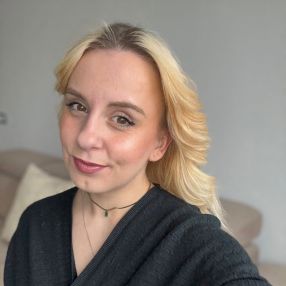 Anna, Babysitter a Fara Filiorum Petri