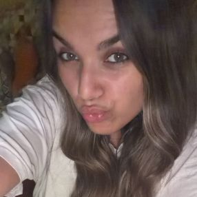 Sharon, Babysitter a Surbo