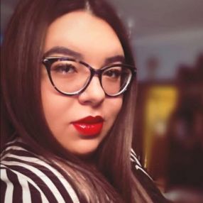 Naike, Babysitter a Trasacco
