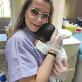 Carmela Pia, Babysitter a Apricena