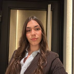 Giulia, Babysitter a Appiano Gentile