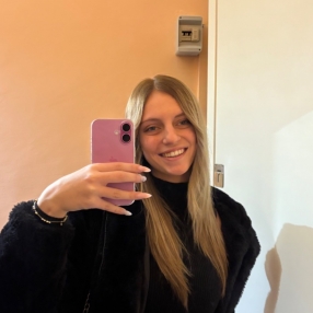 Emanuela, Babysitter a Calderina