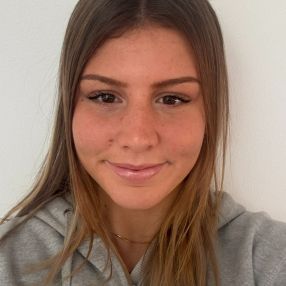 Agnese, Babysitter a Albissola Marina