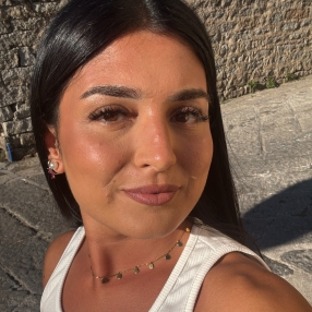 Manuela, Babysitter a Arzachena