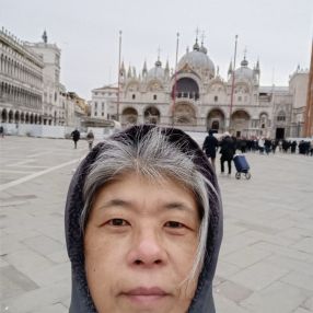 Sakae, Babysitter in Brunate