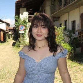 Eva, Babysitter in Induno Olona